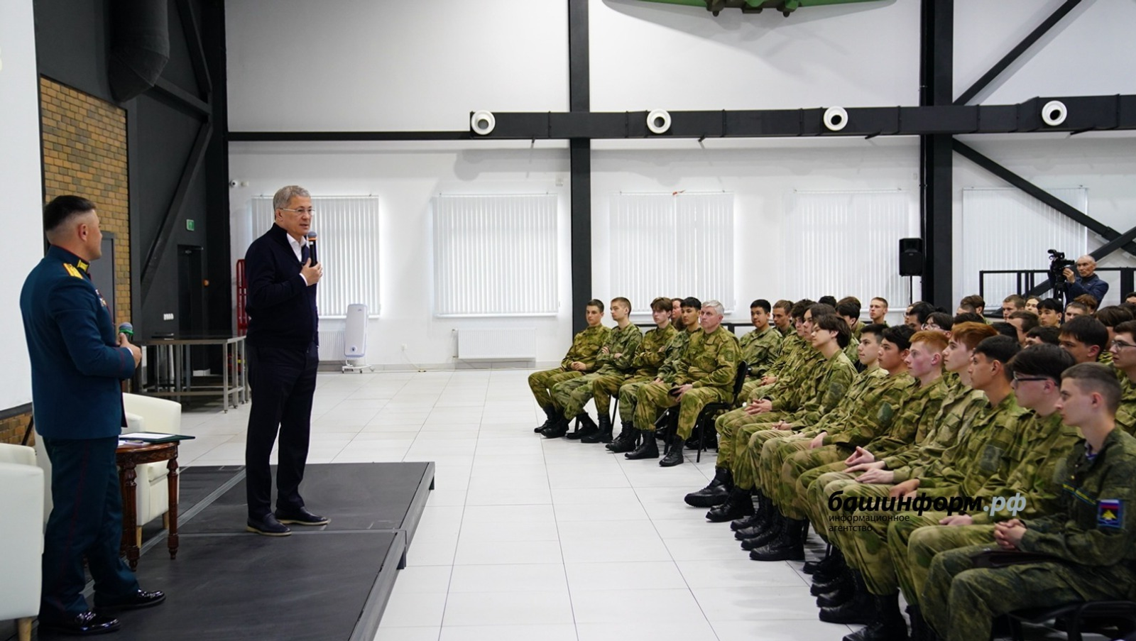 Олег Яровиков