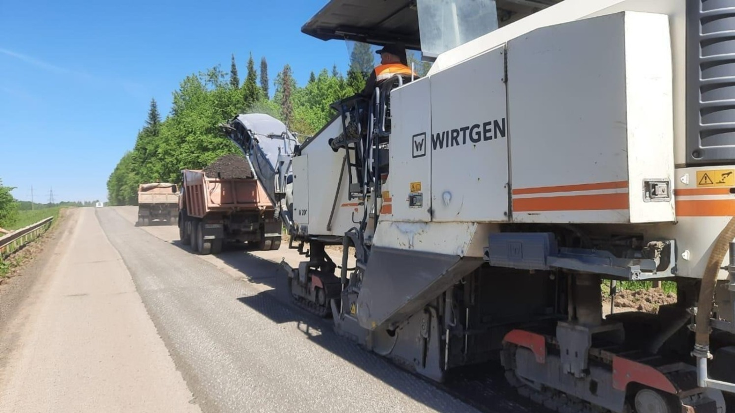 УДХ РБ Идет ремонт "фонящей" дороги Янаул - Верхние Татышлы